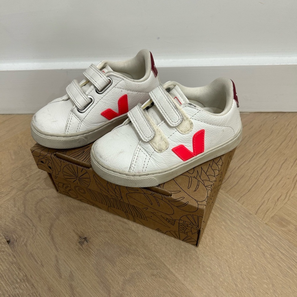 Girl Veja sneakers